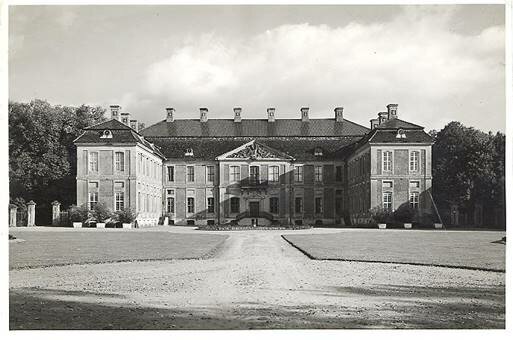 Le château côté jardins